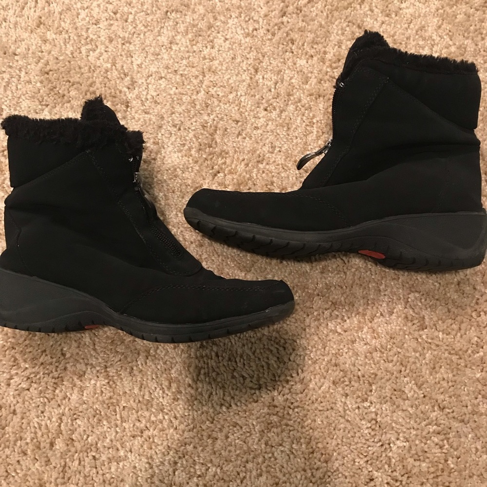 Khombu Black Booties - Size 6